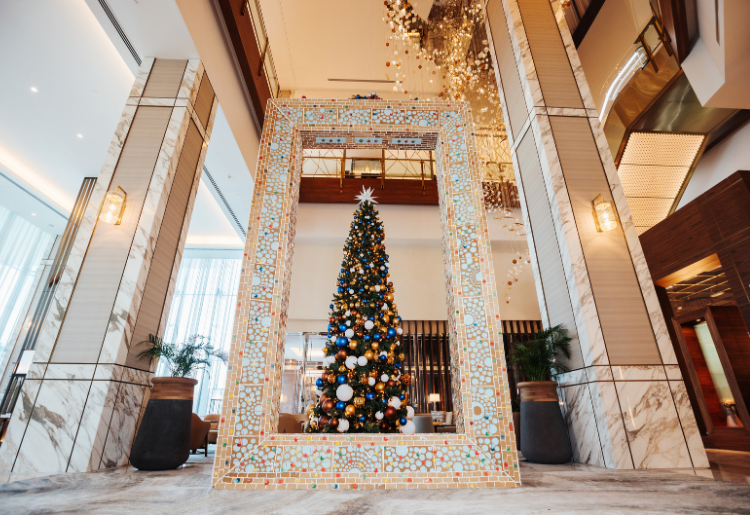 Grand Plaza Movenpick Hotel Recreates The Dubai Frame With Only Gingerbread And Icing!