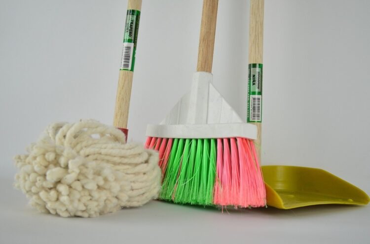 5 Cleaning Tasks You Can Do To Keep Your Mind & Body Active