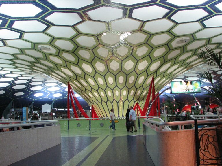airport-205756_1280
