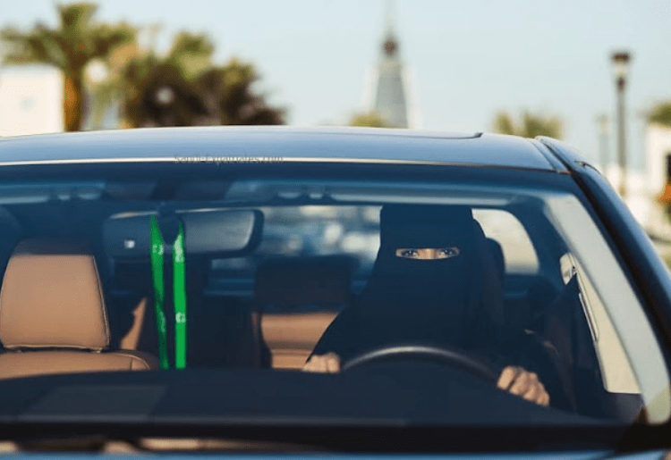 Saudi Arabia: Women Are Now Allowed To Drive A Taxi