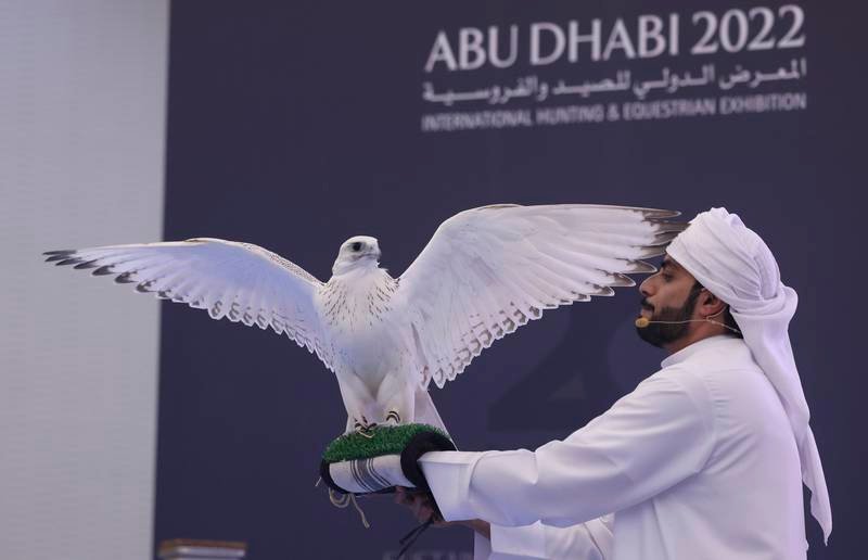 Rare ‘Pure-White’ Falcon Sells for AED 1 Mn At Abu Dhabi Hunting Exhibition