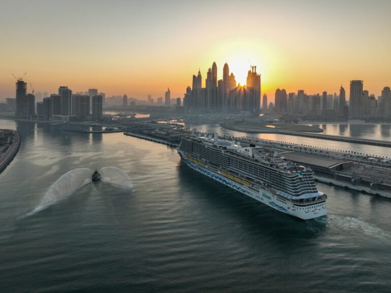 Dubai Harbour Welcomes First Passengers For The 2022/23 Cruise Season