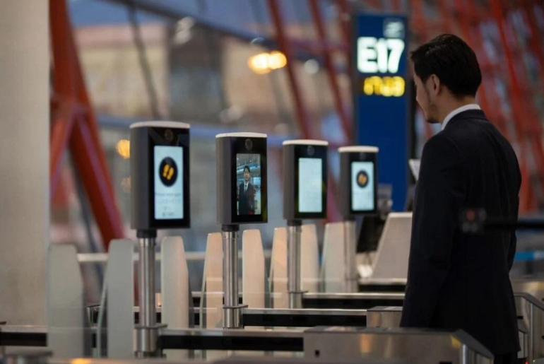 Abu Dhabi Airport Starts Biometric Service ; Your Face Is Your Boarding Pass