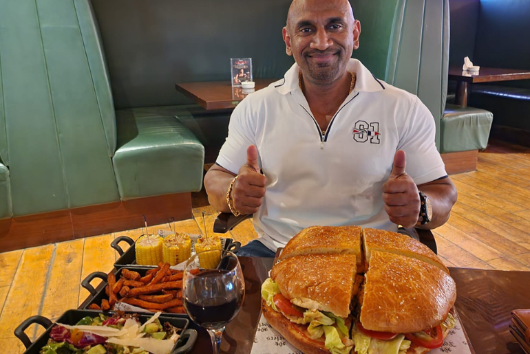 Think You Can Handle This 1kg Big Daddy Burger Challenge At Porters Abu Dhabi?