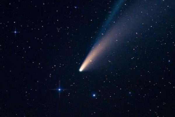 Rare Comet Spotted In The Abu Dhabi Desert – Here’s How You Can View It This Week!