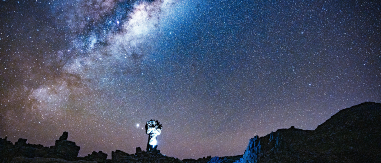 Top 5 Spots To Go Stargazing In UAE To See The World's Rarest Comet This Month
