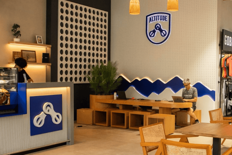 trek - altitude Q EAST