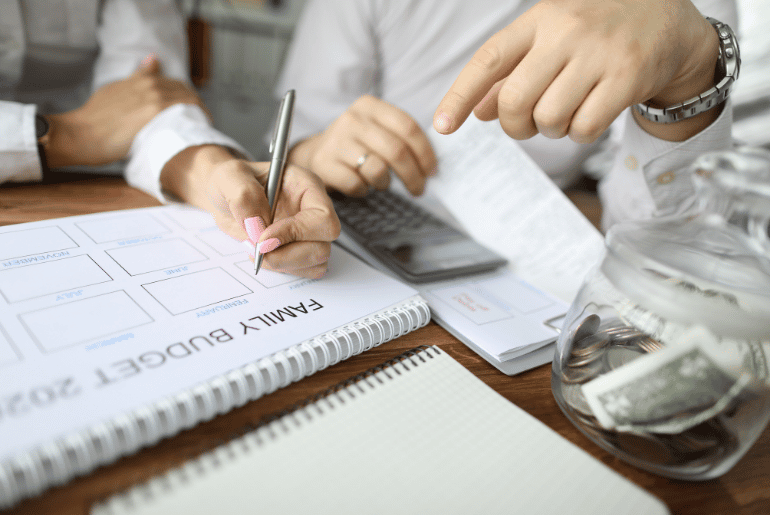 Simple Budgeting Hacks Every UAE Family Should Know