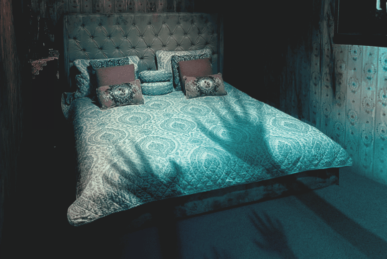 horror movie room dubai cinema